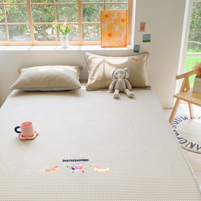 91家纺网 家纺一手货源 找家纺 千朵 2025新款冰豆豆绣花凉席 喜狗