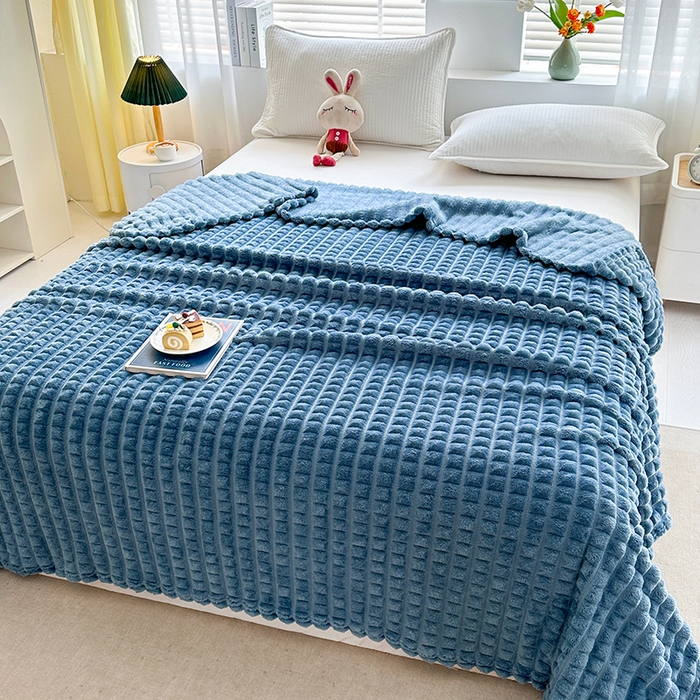 91家纺网 家纺一手货源 找家纺 芸锦豪 2025新款仿裘皮格子抽条毛毯-卷边款 贵族蓝