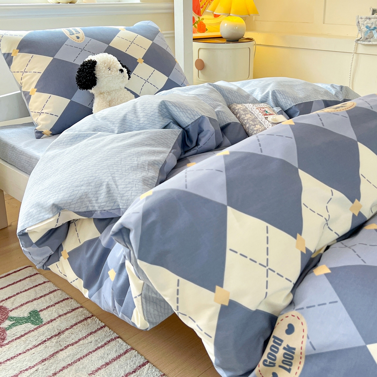 91家纺网 家纺一手货源 找家纺 西引力 2025新款全棉印花学生宿舍三件套四件套 英伦蓝