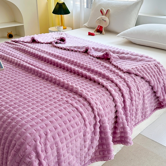 91家纺网 家纺一手货源 找家纺 芸锦豪 2025新款仿裘皮格子抽条毛毯-卷边款 魅力紫