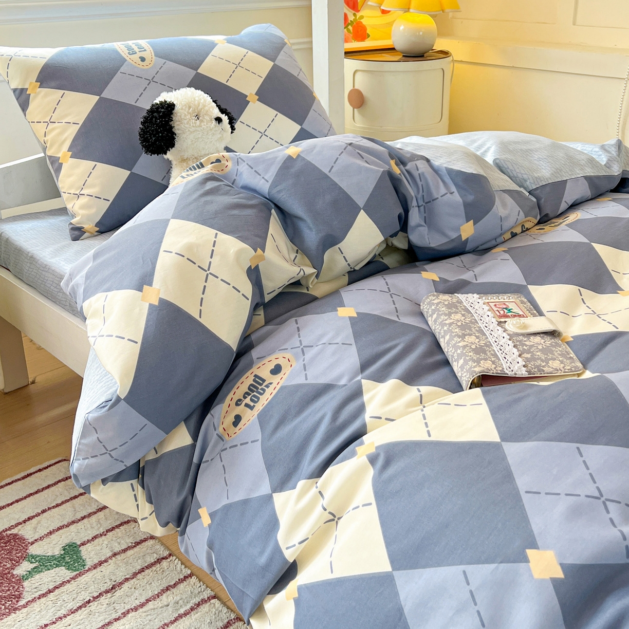 91家纺网 家纺一手货源 找家纺 西引力 2025新款全棉印花学生宿舍三件套四件套 英伦蓝