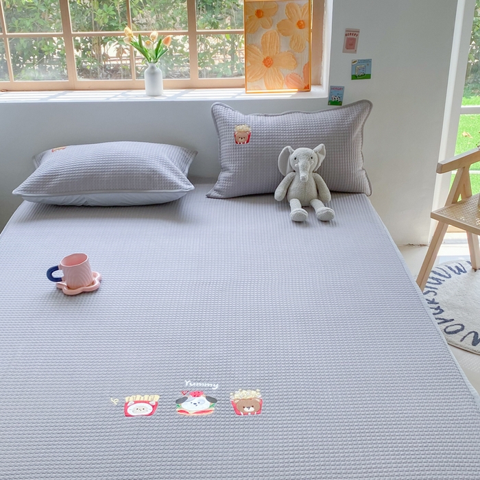 91家纺网 家纺一手货源 找家纺 千朵 2025新款冰豆豆绣花凉席 薯条派