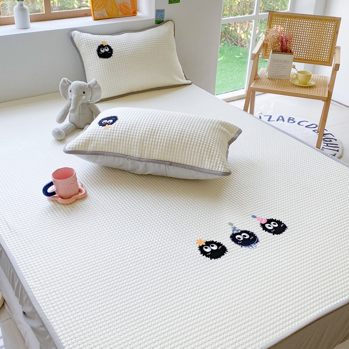 91家纺网 家纺一手货源 找家纺 千朵 2025新款冰豆豆绣花凉席 煤球派对