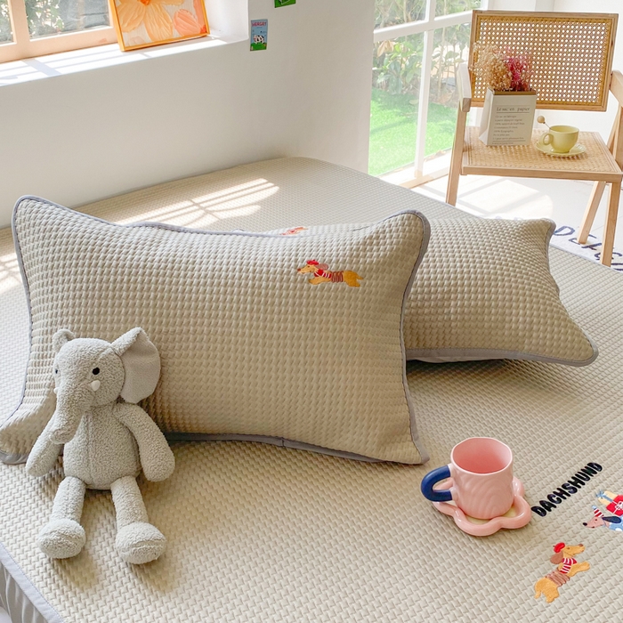 91家纺网 家纺一手货源 找家纺 千朵 2025新款冰豆豆绣花凉席 喜狗