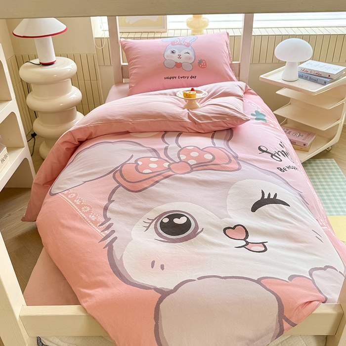 91家纺网 家纺一手货源 找家纺 （总）新方向 2025新款学生季上下铺全棉长绒棉纯棉数码印花卡通三件套四件套-甜美兔