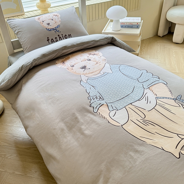 91家纺网 家纺一手货源 找家纺 （总）新方向 2025新款学生季上下铺全棉长绒棉纯棉数码印花卡通三件套四件套-小熊比尔