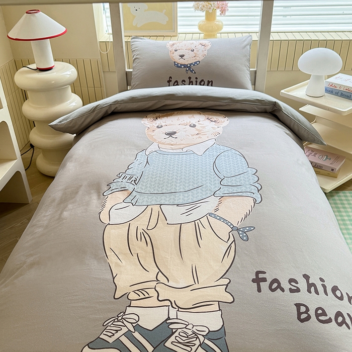 91家纺网 家纺一手货源 找家纺 新方向 2025新款全棉长绒棉纯棉数码印花卡通三件套四件套-小熊比尔 小熊比尔-灰