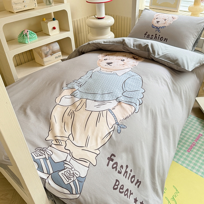 91家纺网 家纺一手货源 找家纺 新方向 2025新款全棉长绒棉纯棉数码印花卡通三件套四件套-小熊比尔 小熊比尔-灰