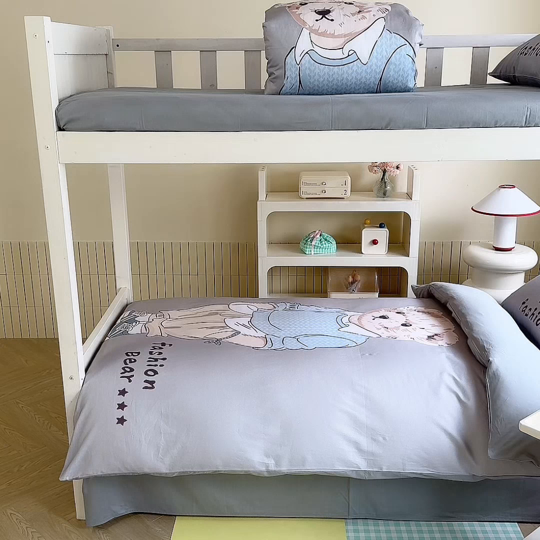 91家纺网 家纺一手货源 找家纺 新方向 2025新款全棉长绒棉纯棉数码印花卡通三件套四件套-小熊比尔 小熊比尔-灰