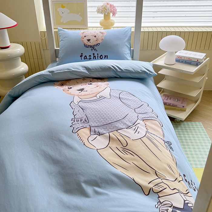 91家纺网 家纺一手货源 找家纺 新方向 2025新款全棉长绒棉纯棉数码印花卡通三件套四件套-小熊比尔 小熊比尔-蓝