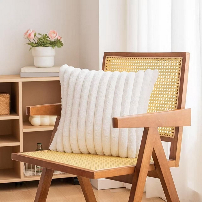 91家纺网 家纺一手货源 找家纺 喜歌2025新款抽条泡泡抱枕 白色（抽条）