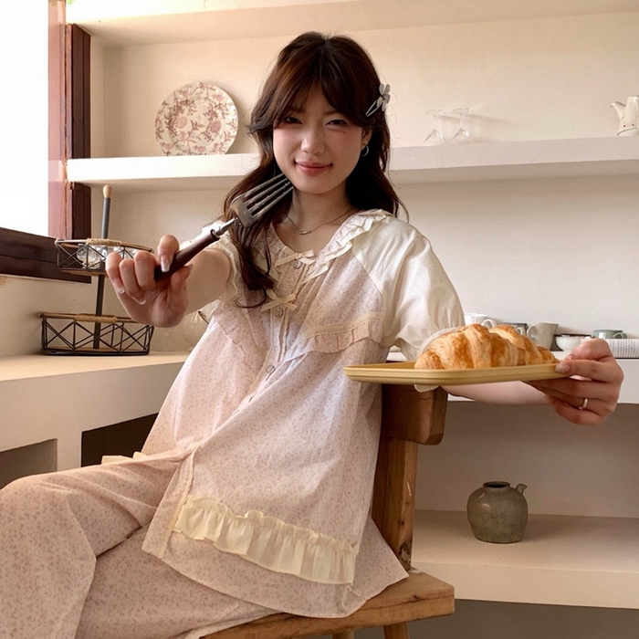 91家纺网 家纺一手货源 找家纺 （总）妍景家居生活馆 2025新款25617-韩系碎花圆领前扣短袖套装