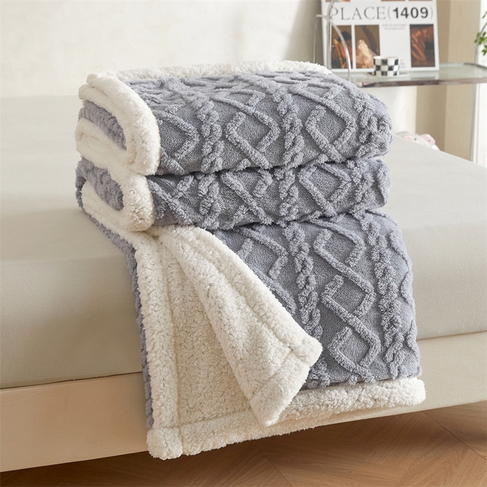 91家纺网 家纺一手货源 找家纺 喜歌2025新款塔芙蓉毛毯 晨雾蓝