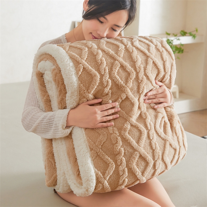 91家纺网 家纺一手货源 找家纺 喜歌2025新款塔芙蓉毛毯 卡其色