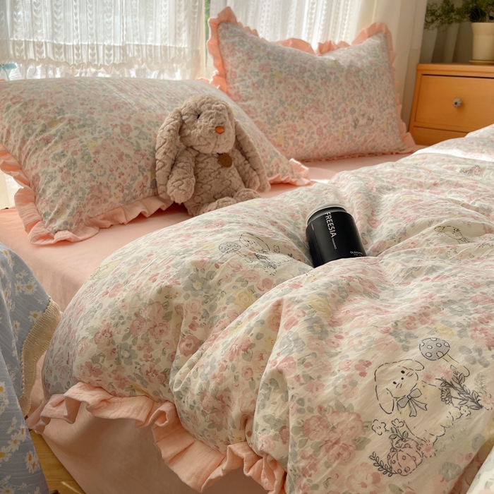 91家纺网 家纺一手货源 找家纺 繁花家居 2025新款木耳边水洗棉双层纱针织棉韩式花边四件套 碎花兔兔