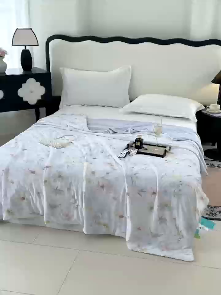 91家纺网 家纺一手货源 找家纺 2025年新款A类数码印花夏凉被 凉感丝锦氨夏被冰淇淋夏被空调被西瓜被双面凉感单夏被 轻轻花语