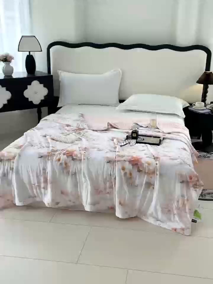 91家纺网 家纺一手货源 找家纺 2025年新款A类数码印花夏凉被 凉感丝锦氨夏被冰淇淋夏被空调被西瓜被双面凉感单夏被 莎莉-粉玉