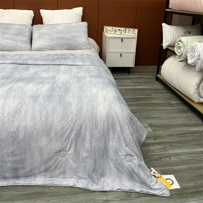 91家纺网 家纺一手货源 找家纺 2025年新款A类数码印花夏凉被 凉感丝锦氨夏被冰淇淋夏被空调被西瓜被双面凉感单夏被烟雨蒙蒙