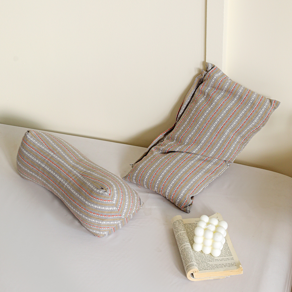 91家纺网 家纺一手货源 找家纺 卓昌枕芯 2025春夏新款三角牵引组合荞麦枕 枕头枕芯 咖色-全棉连体护颈枕 三角枕35x16cm方枕35x20cm/只