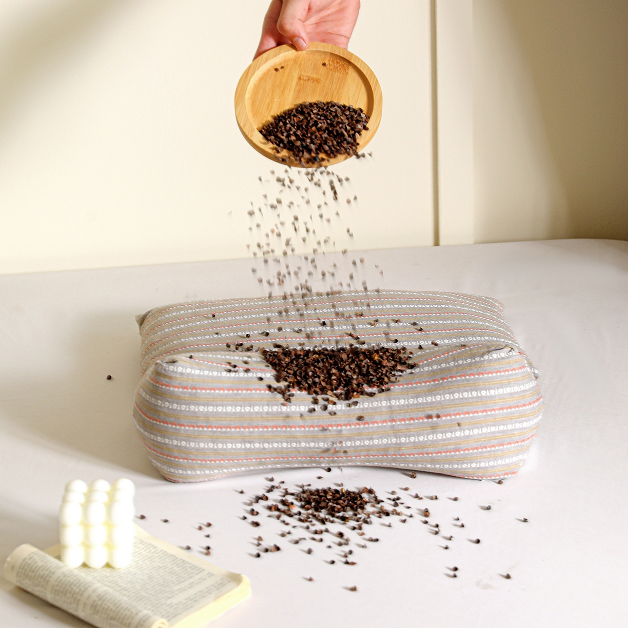 91家纺网 家纺一手货源 找家纺 卓昌枕芯 2025春夏新款三角牵引组合荞麦枕 枕头枕芯 咖色-全棉连体护颈枕 三角枕35x16cm方枕35x20cm/只