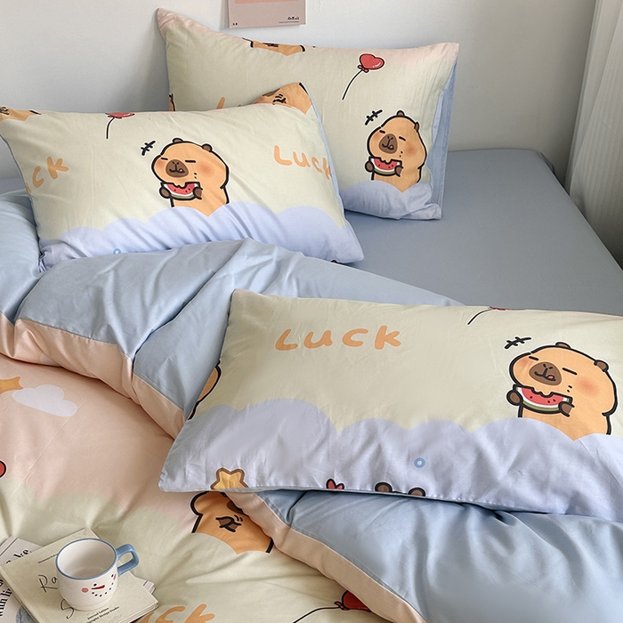 91家纺网 家纺一手货源 找家纺 徕米家居 2025新款全棉13372小圆网卡皮吧啦套件 可爱卡皮巴拉