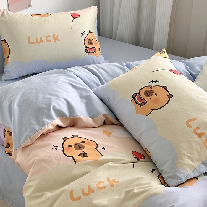 91家纺网 家纺一手货源 找家纺 徕米家居 2025新款全棉13372小圆网卡皮吧啦套件 可爱卡皮巴拉