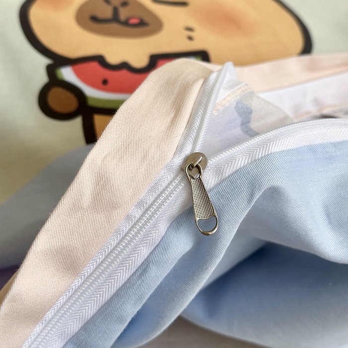 91家纺网 家纺一手货源 找家纺 徕米家居 2025新款全棉13372小圆网卡皮吧啦套件 可爱卡皮巴拉