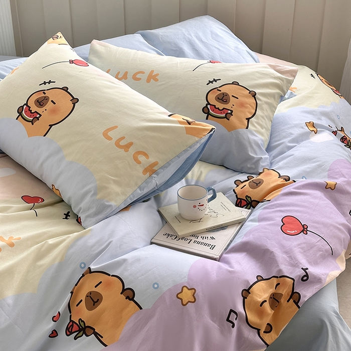 91家纺网 家纺一手货源 找家纺 徕米家居 2025新款全棉13372小圆网卡皮吧啦套件 可爱卡皮巴拉