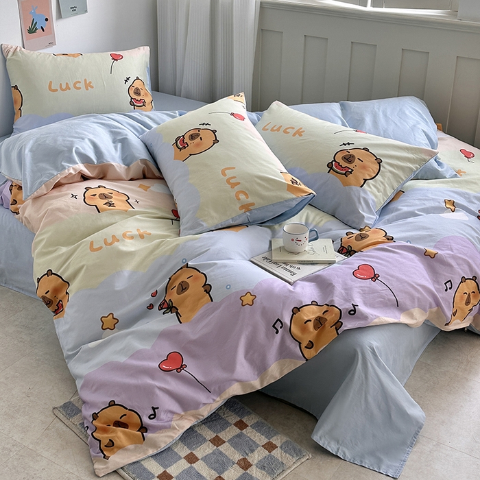 91家纺网 家纺一手货源 找家纺 徕米家居 2025新款全棉13372小圆网卡皮吧啦套件 可爱卡皮巴拉