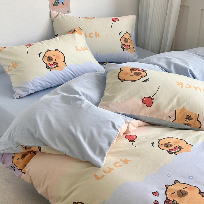 91家纺网 家纺一手货源 找家纺 徕米家居 2025新款全棉13372小圆网卡皮吧啦套件 可爱卡皮巴拉