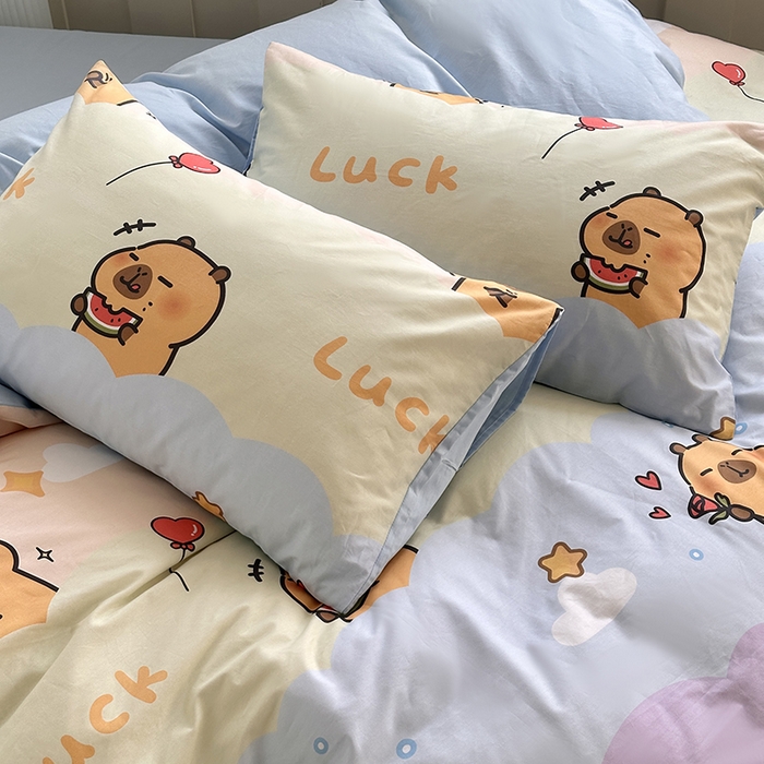 91家纺网 家纺一手货源 找家纺 徕米家居 2025新款全棉13372小圆网卡皮吧啦套件 可爱卡皮巴拉