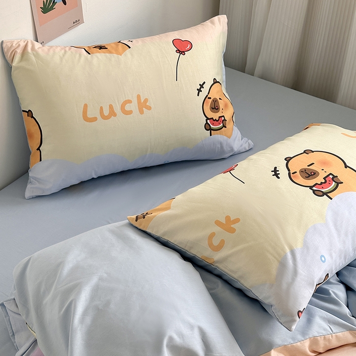 91家纺网 家纺一手货源 找家纺 徕米家居 2025新款全棉13372小圆网卡皮吧啦套件 可爱卡皮巴拉