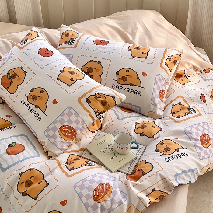 91家纺网 家纺一手货源 找家纺 徕米家居 2025新款全棉13372小圆网卡皮吧啦套件 快乐卡皮巴拉