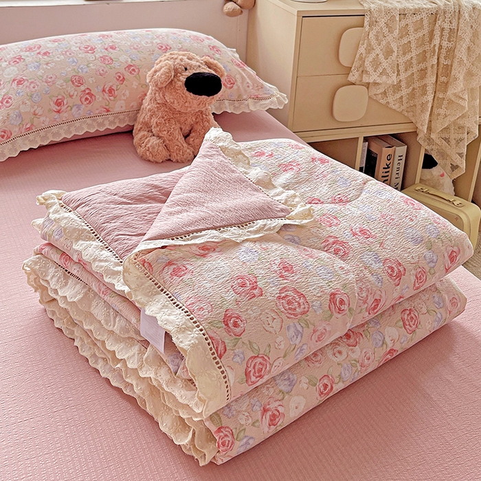 91家纺网 家纺一手货源 找家纺 2025新款云感皱皱纱全棉花边款夏被四件套