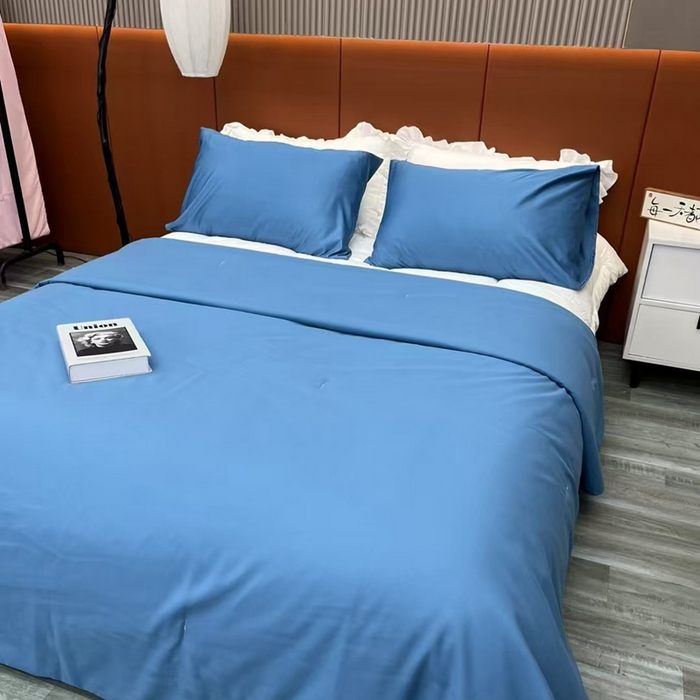 91家纺网 家纺一手货源 找家纺 仲旺居家纺  2025新款臻丝缎夏被三件套 宝石蓝