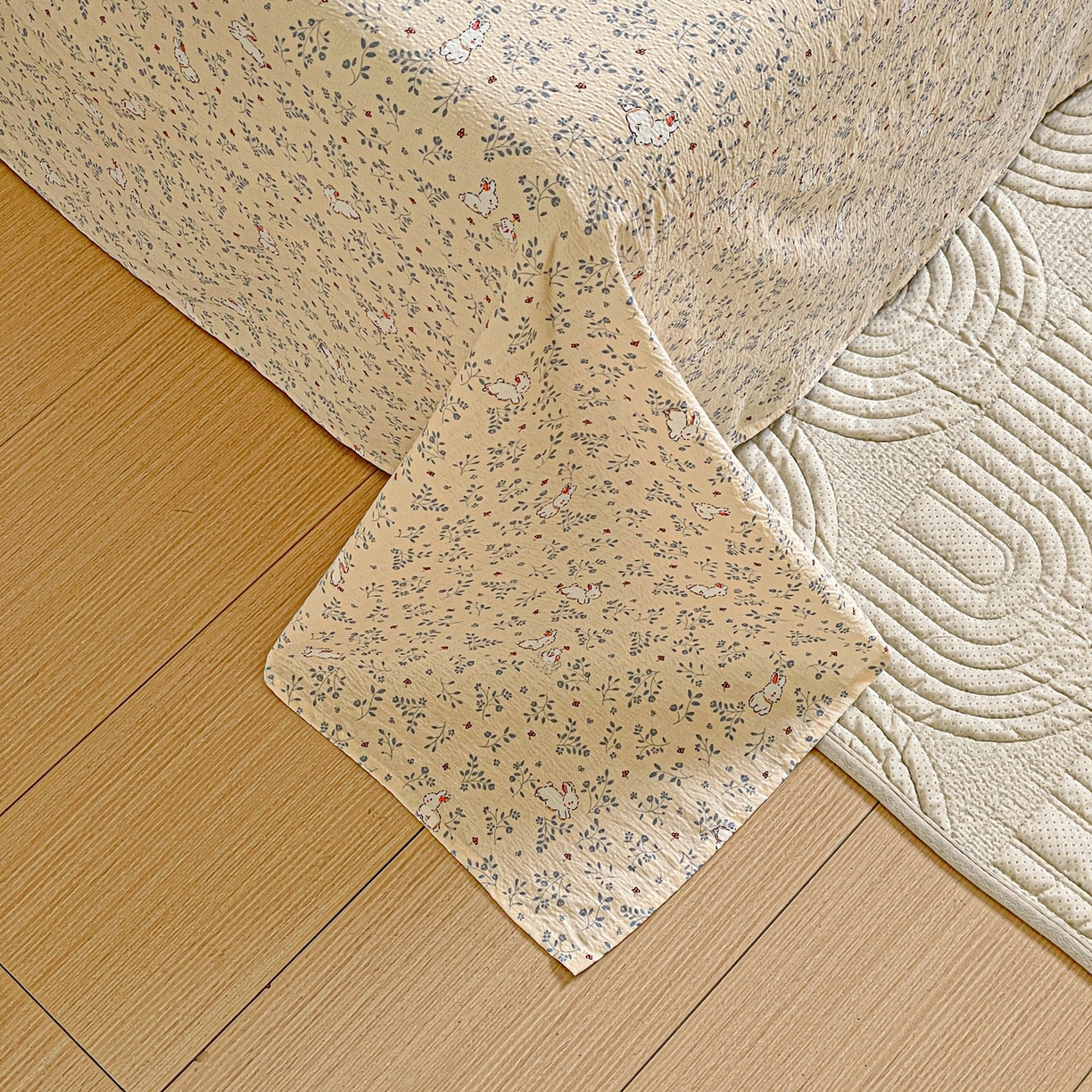 91家纺网 家纺一手货源 找家纺 暖芯优选 2025新款母婴级ins小清新双层纱印花床单枕套三件套（提供买家秀） 田园萌兔