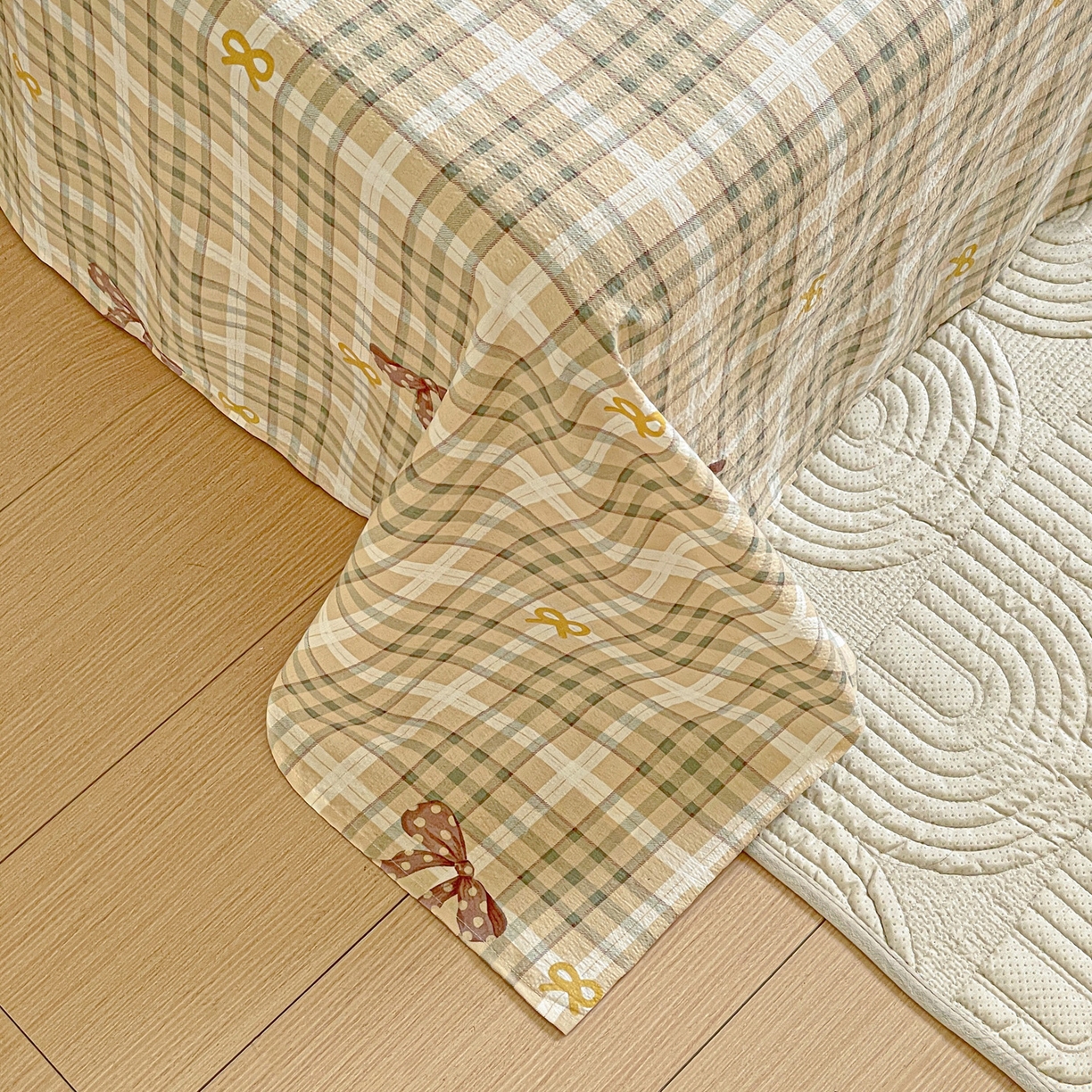 91家纺网 家纺一手货源 找家纺 暖芯优选 2025新款母婴级ins小清新双层纱印花床单枕套三件套（提供买家秀） 条格蝴蝶结