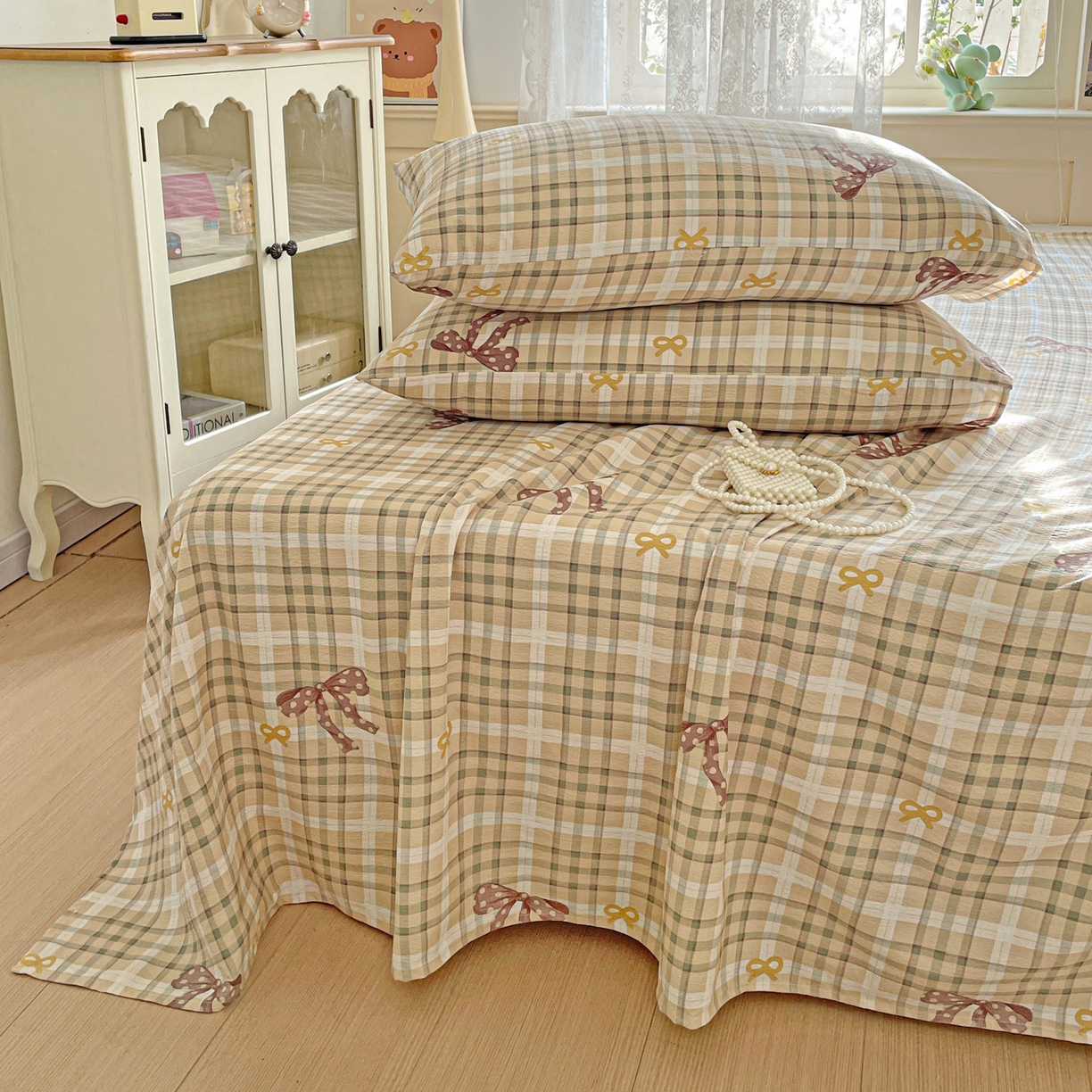 91家纺网 家纺一手货源 找家纺 暖芯优选 2025新款母婴级ins小清新双层纱印花床单枕套三件套（提供买家秀） 条格蝴蝶结