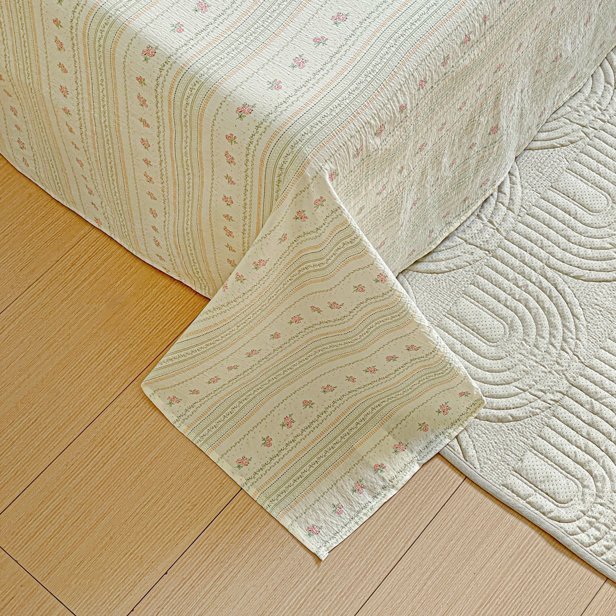 91家纺网 家纺一手货源 找家纺 暖芯优选 2025新款母婴级ins小清新双层纱印花床单枕套三件套（提供买家秀） 樱草绵绵