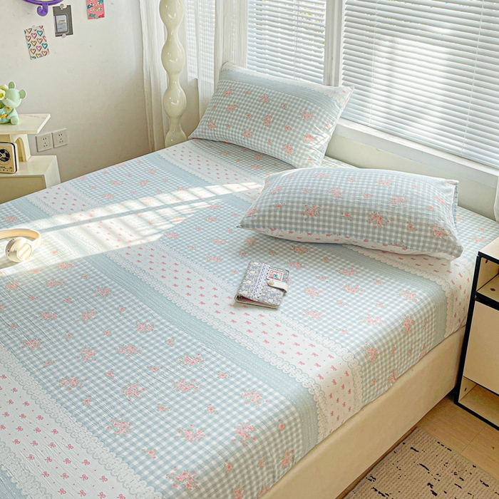 91家纺网 家纺一手货源 找家纺 2025新款母婴级ins小清新双层纱印花床笠床垫保护罩枕套三件套 春朵