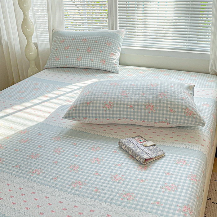 91家纺网 家纺一手货源 找家纺 2025新款母婴级ins小清新双层纱印花床笠床垫保护罩枕套三件套 春朵