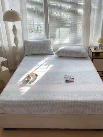 91家纺网 家纺一手货源 找家纺 2025新款母婴级ins小清新双层纱印花床笠床垫保护罩枕套三件套 春朵