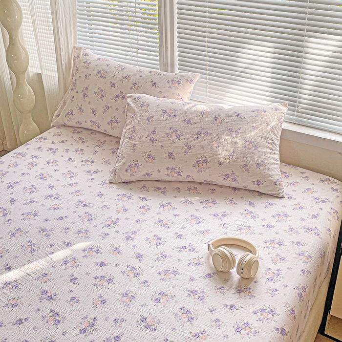 91家纺网 家纺一手货源 找家纺 2025新款母婴级ins小清新双层纱印花床笠床垫保护罩枕套三件套 酣春