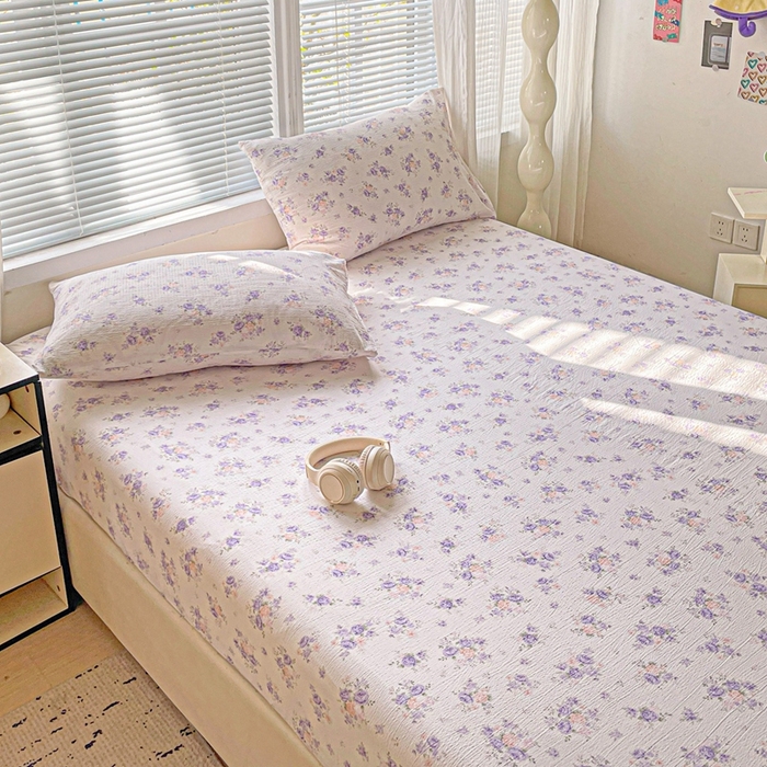 91家纺网 家纺一手货源 找家纺 2025新款母婴级ins小清新双层纱印花床笠床垫保护罩枕套三件套 酣春