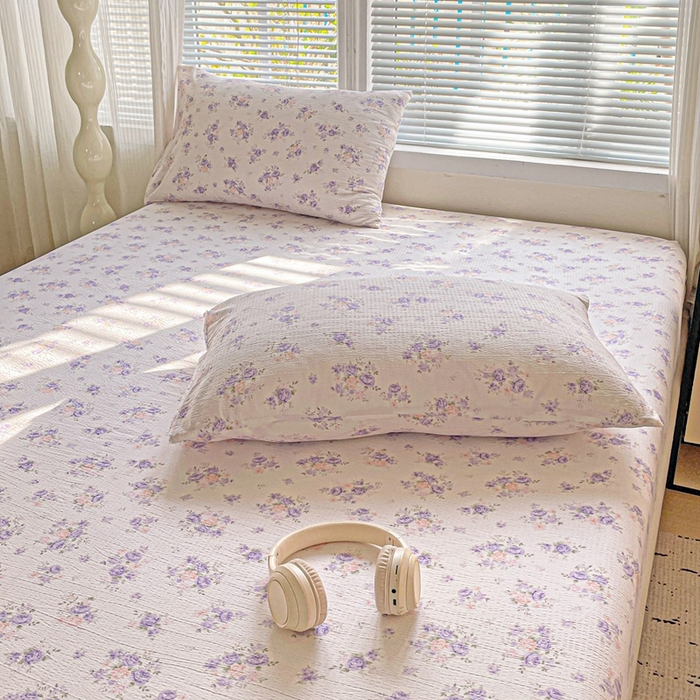 91家纺网 家纺一手货源 找家纺 2025新款母婴级ins小清新双层纱印花床笠床垫保护罩枕套三件套 酣春