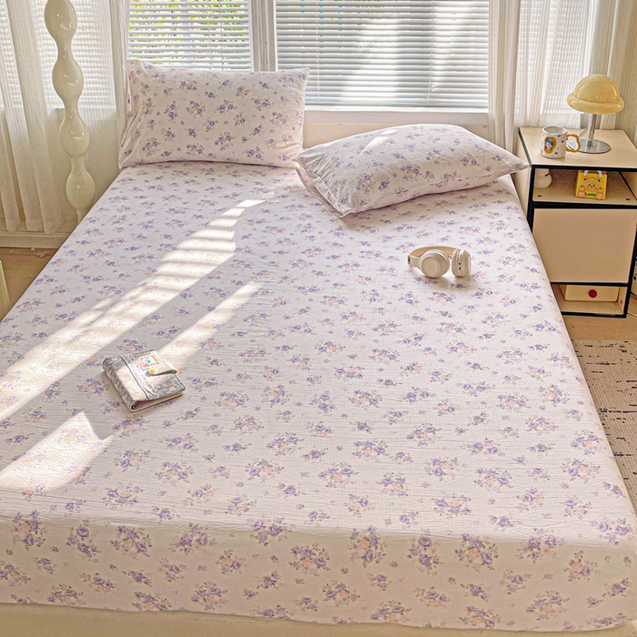 91家纺网 家纺一手货源 找家纺 2025新款母婴级ins小清新双层纱印花床笠床垫保护罩枕套三件套 酣春