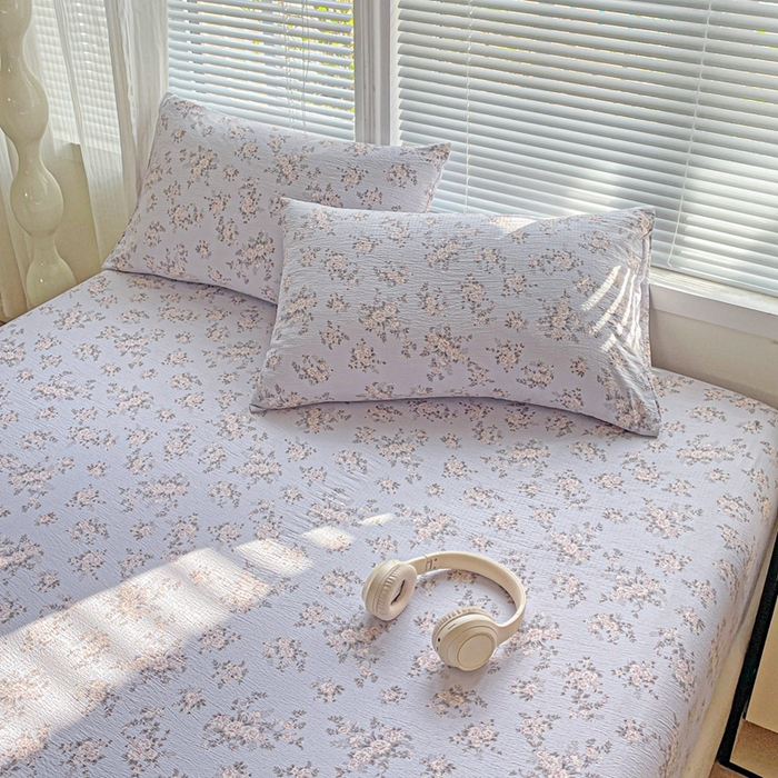 91家纺网 家纺一手货源 找家纺 2025新款母婴级ins小清新双层纱印花床笠床垫保护罩枕套三件套 华梦