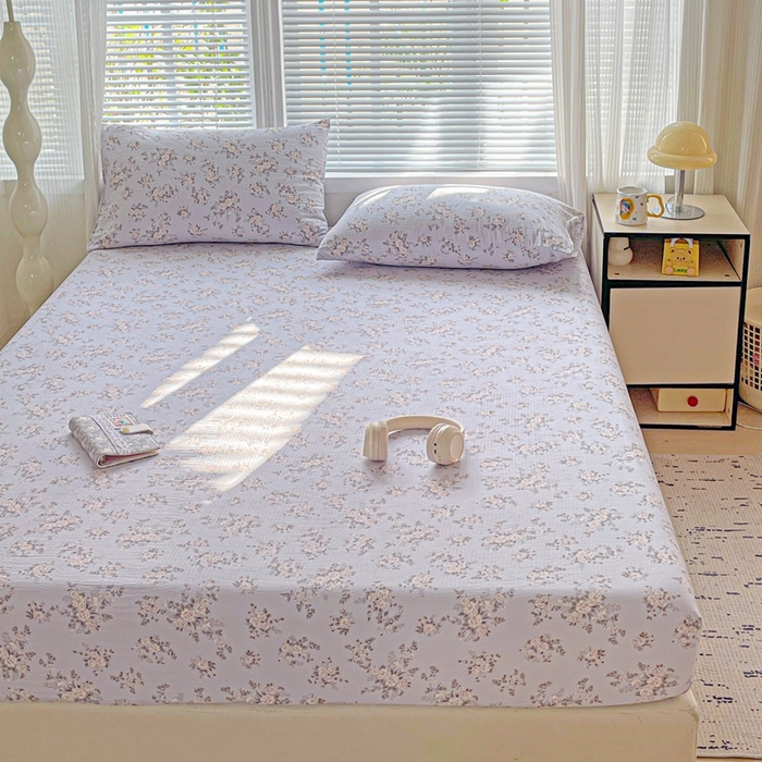 91家纺网 家纺一手货源 找家纺 2025新款母婴级ins小清新双层纱印花床笠床垫保护罩枕套三件套 华梦