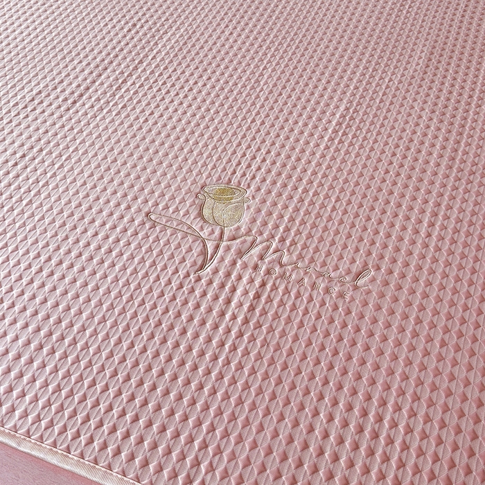 91家纺网 家纺一手货源 找家纺 代芙家纺 2025新款PE凉感软凉席床笠款三件套 粉色