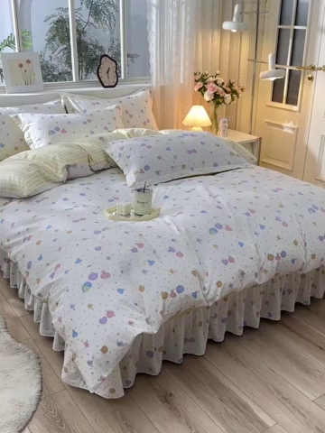 91家纺网 家纺一手货源 找家纺 绘萱家居 2025新款100%全棉床裙款斜纹印花四件套 南瓜派对